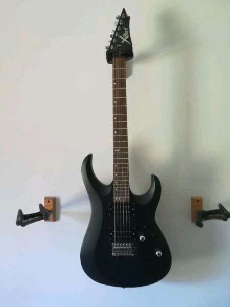 Cort X1 in excellent condition with brand new strings