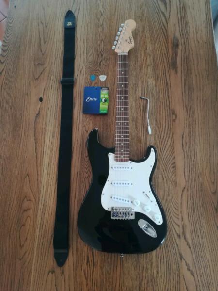 Fender Squire strat in excellent condition with brand new strings