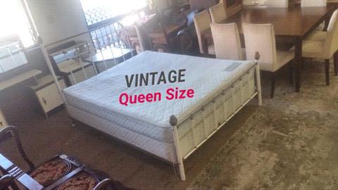 ✔ VINTAGE Brass Queen Size Base Set (circa 1960)