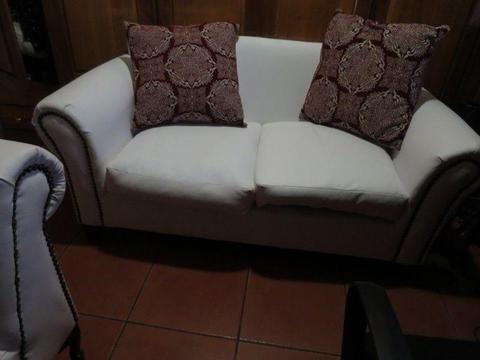 Couch 2 Seater White Leather Round Arms In Excel Cond