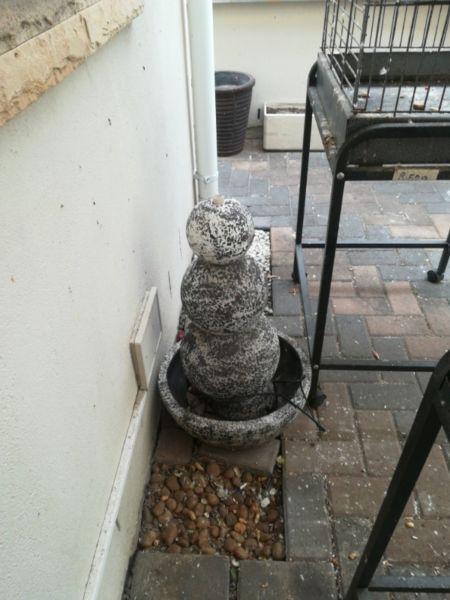 Water feature for a little garden in good condition, including pump for sale. R500 only