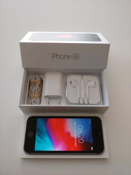 Iphone SE space gray 32GB with box and accessories