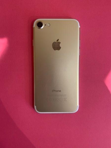 Apple iphone 7 32 gig rose gold only 4200 no offers bargain