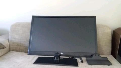 42 inch LG LCD TV for sale - Bargain!