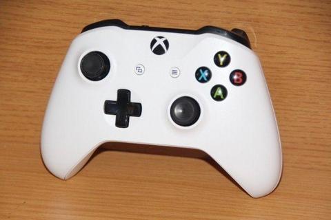 Xbox ONE S white controller