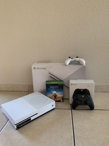 Brand new Xbox one S 1TB in incredible condition, comes with two games and two controllers