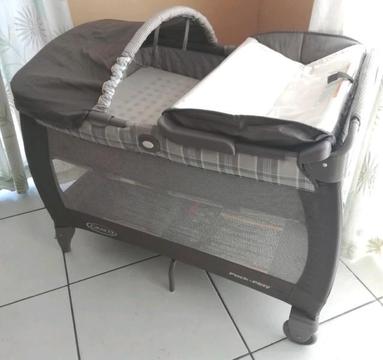 Graco campcot with accessories