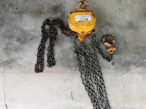 Hydralift 2 ton block and tackle