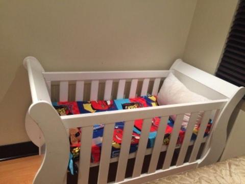 Sleigh cot bed