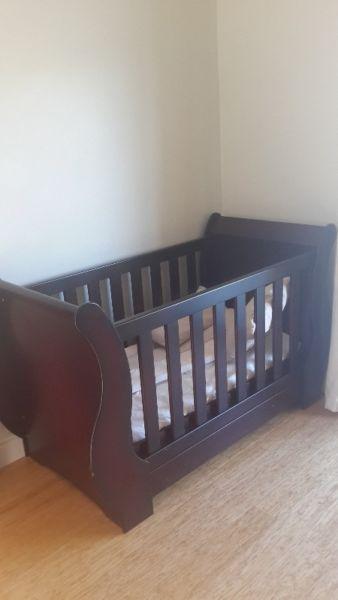 Combo Baby sleigh cot and cabinet Urgent