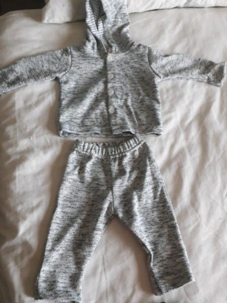 Baby Top and Pants Sets R40 each 0-3 months
