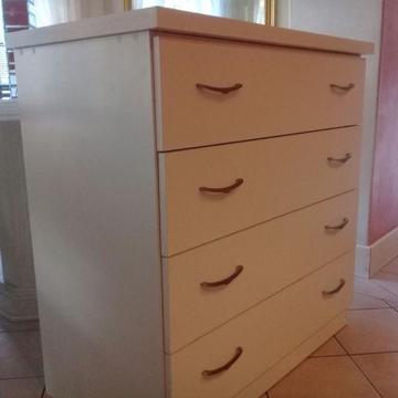 WHITE CHEST OF DRAWERS