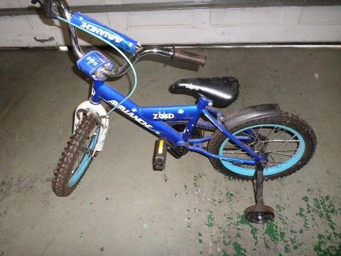 Boys Avalanche Bike with side wheels