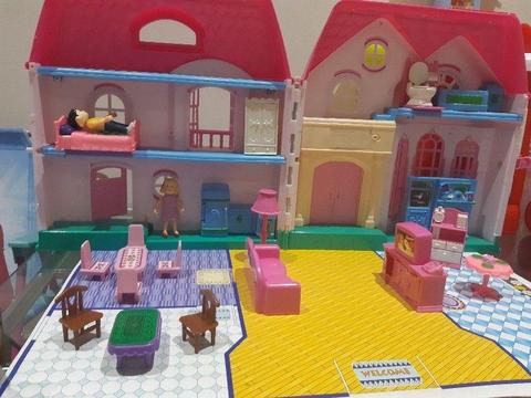 Girls doll house with accessories
