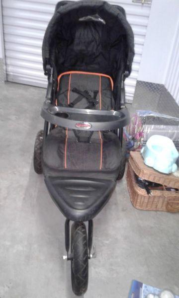 Chelino 3 wheel stroller+carry cot and car seat