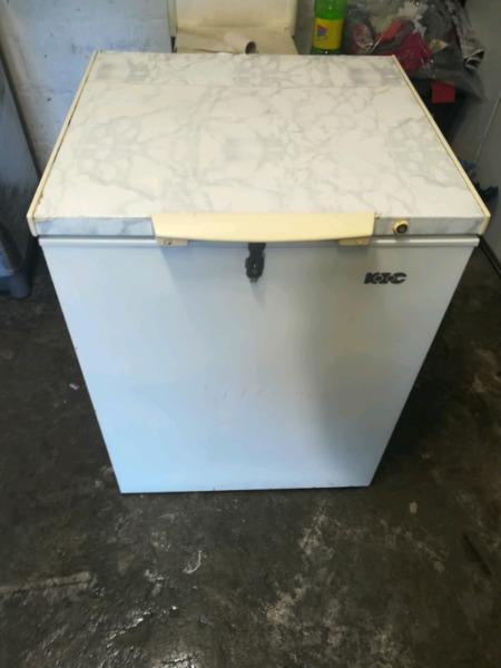 beautifull kic 210l chest freezer in great condition working