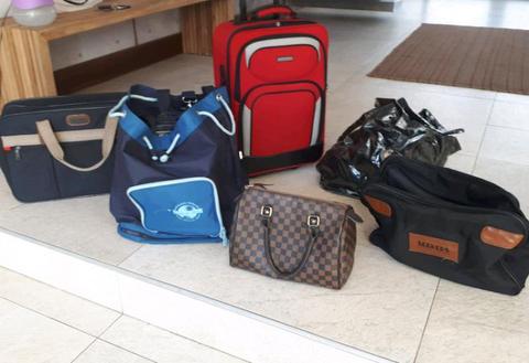 TRAVELLING BAGS