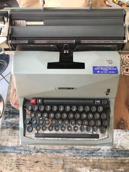Olivetti 82 Typewriter