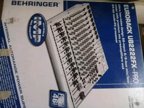 Behringer eurorack 2222 FX pro