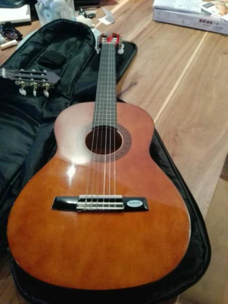 Guitar Valencia Three Quarter Size