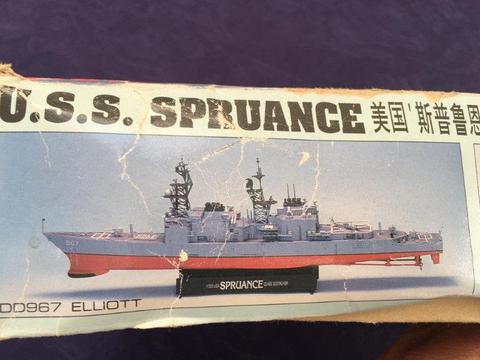 1/350 Scale USS Spruance Plastic Model Kit by Dragon Models