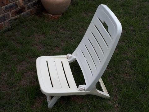 WHITE BEACH FOLDING PLASTIC CHAIR FOR SALE - IN GREAT CONDITION