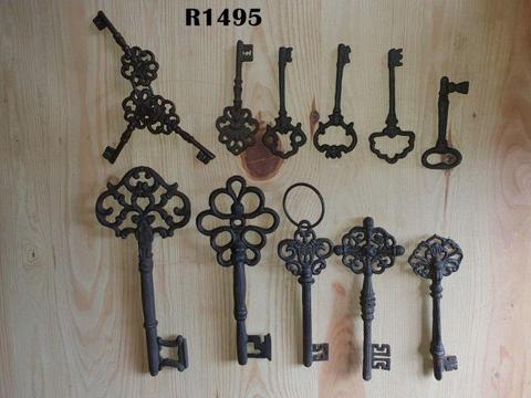 13 x Antique Keys (Collectors Item)