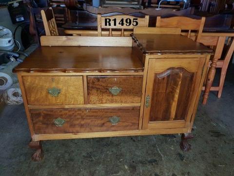 Ball and Claw Cabinet with 3 Drawers (1090x480x765)