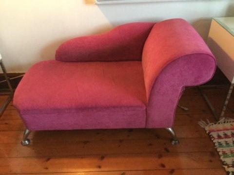 Pink chaise lounge mini