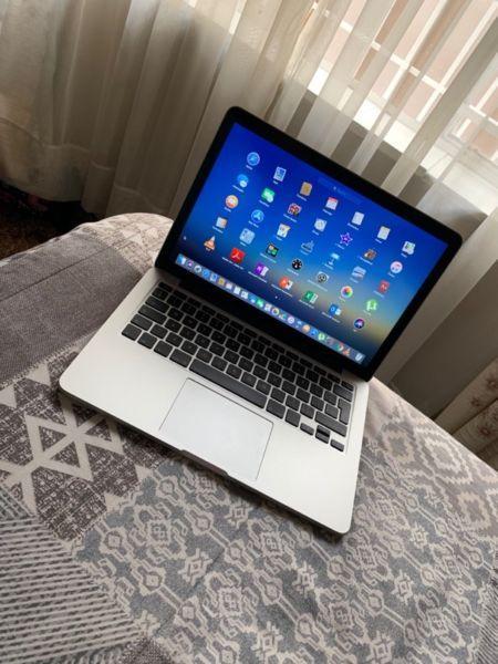 Immaculate 13 Inch MacBook Pro with Retina Display (512GB)