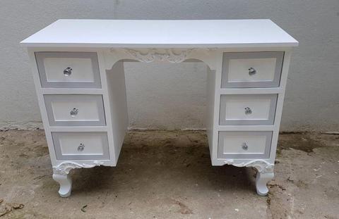 GREY VINTAGE STYLE DRESSER WITH MATCHING GREY PEDESTALS