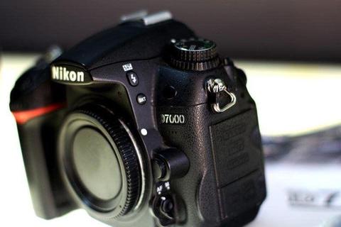 Dual SD card slot Nikon d7000 body