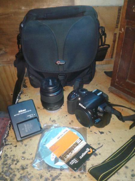 Like New Nikon D3100 with 18-55mm G II ED VR Lens/Bag with Acc