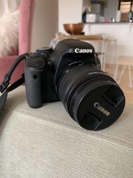 CANON 600D COMING WITH A 18-55mm ZOOM CANON LENS , AND A CAMERA BAG