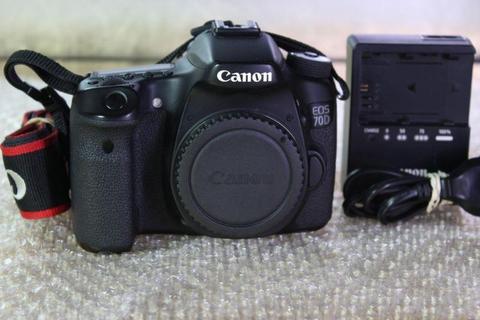 Canon 70D 20MP swivel-touch- screen camera. Shutter count 15176