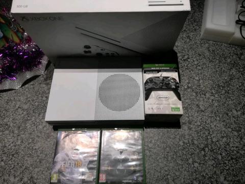XBOX 1 500 Gig Slim in Box New 8 Months 1 Remote 2 Games