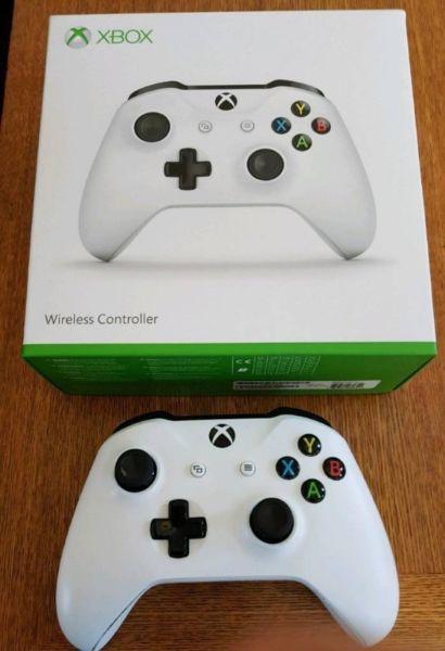 **NEW** Xbox ONE controller BLACK OR WHITE R999 EACH or swop for cellphone