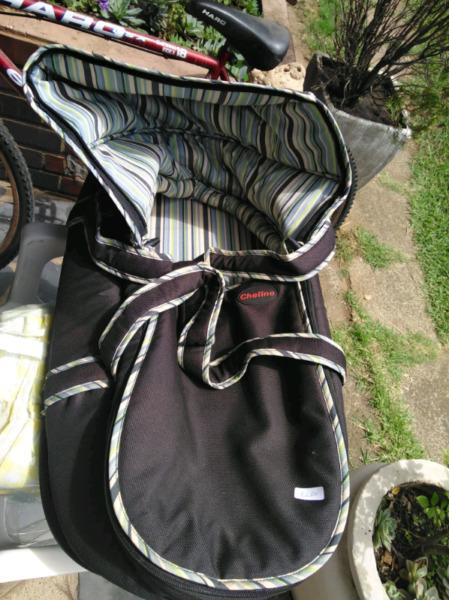 Baby sleeper and carrier in excellent condition