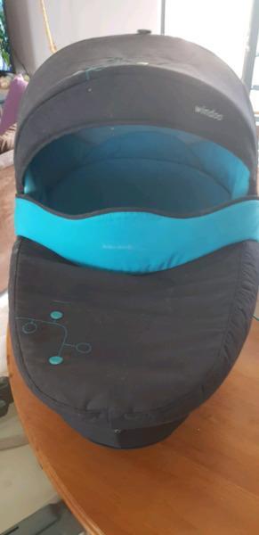 Bebe confort windoo carry cot