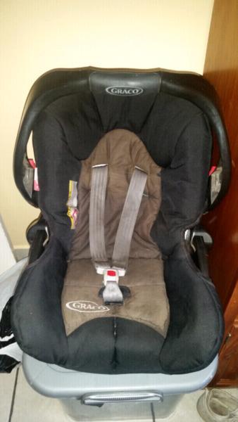 Graco car seat with base and carrier bed