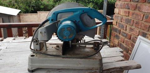 Makita 2414NB circular saw