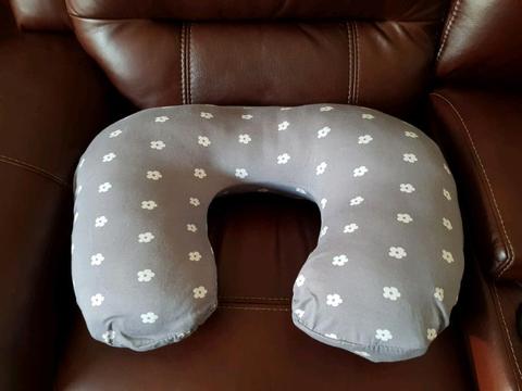 Breastfeeding pillow homemade