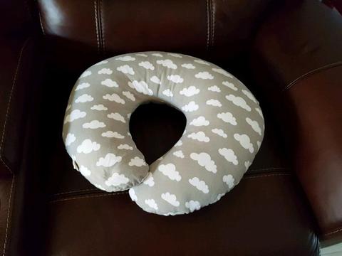 Breastfeeding pillow
