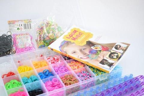 LOOM BANDS, HOOKS, CLIPS, BOARD AND BOOK