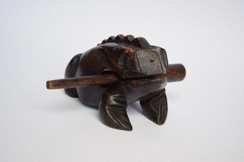WOODEN CROAKING FROG