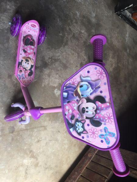Mini mouse 3 wheel scooter