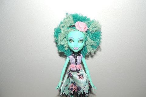 Monster High Honey Swamp Doll