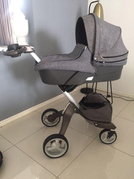 Stokke Xplory v4 travel system R9900neg