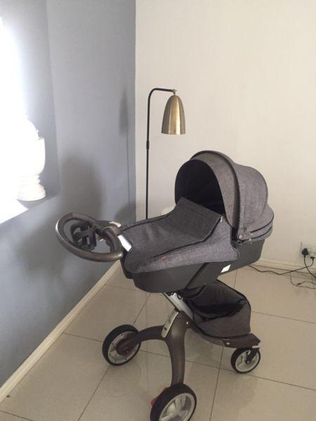 Stokke Xplory v4 travel system R9900neg