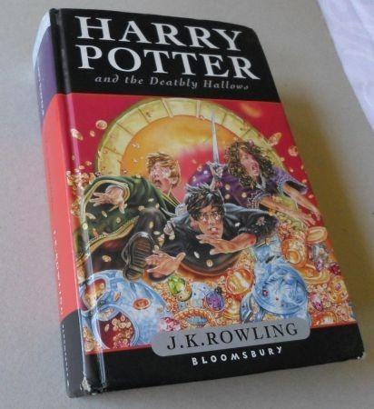 HARRY POTTER AND THE DEATHLY HALLOWS - J.K. ROWLING